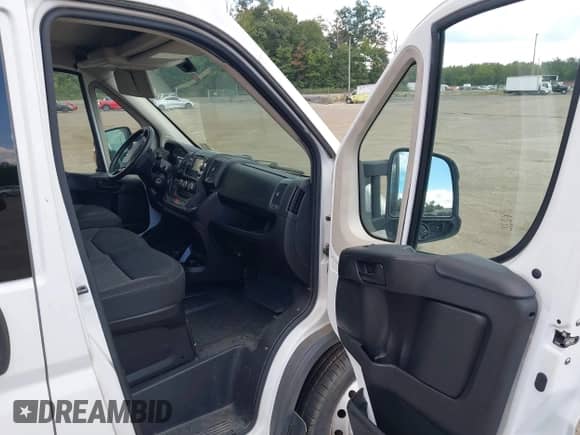 2017 Ram ProMaster Cargo с VIN 3C6URVJG9HE522779, выставлен на аукционе IAAI как лот 43111506 с пробегом 82 842 миль миль и . История ставок и продаж доступна на DreamBid. Изображение 5.