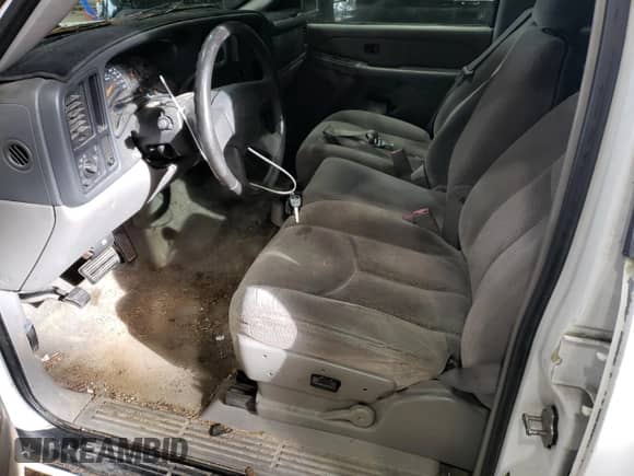 2004 Chevrolet Tahoe LS z VIN 1GNEC13V74R221226, wystawiony jako Copart lot #82191355 z przebiegiem Nie podano mil oraz Szkoda całkowita • Salvage title. Historia ofert i sprzedaży dostępna na DreamBid. Obrazek 7.