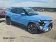 2024 Chevrolet TrailBlazer LT z VIN KL79MPSL3RB121485, wystawiony jako Copart lot #68672255 z przebiegiem 47 451 mil mil oraz Szkoda całkowita • Salvage title. Historia ofert i sprzedaży dostępna na DreamBid. Obrazek 4.