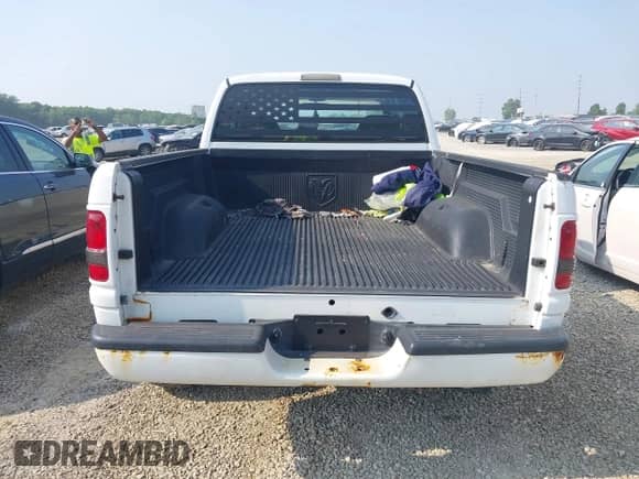 2001 Dodge 1500 z VIN 1B7HF13Y71J566869, wystawiony jako IAAI lot #42419725 z przebiegiem 160 250 mil mil oraz . Historia ofert i sprzedaży dostępna na DreamBid. Obrazek 16.