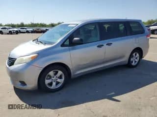 2013 Toyota Sienna L с VIN 5TDZK3DC7DS290201, выставлен на аукционе Copart как лот 83823705 с пробегом 192 233 миль миль и Списание • Salvage title. История ставок и продаж доступна на DreamBid. Изображение 1.