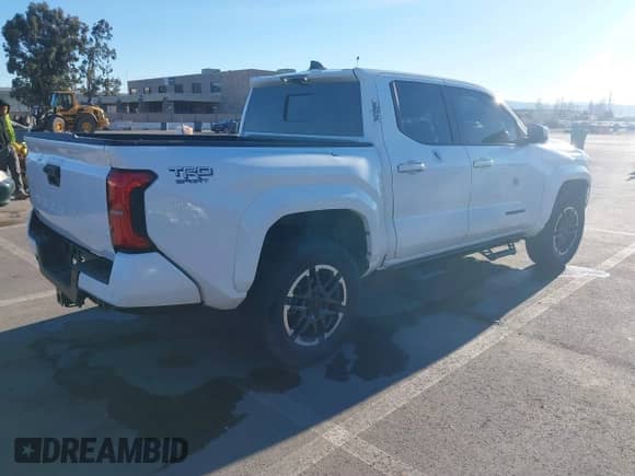 2024 Toyota Tacoma SR5 with VIN 3TMLB5JN8RM034034, listed as a IAAI auction lot 41253779 with 21,448 mi miles and . Bid and sale history available at DreamBid. Image 4.