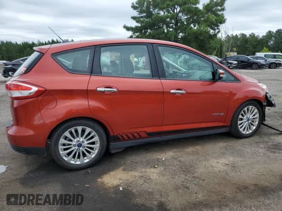 2018 Ford C-Max SE with VIN 1FADP5AU4JL105383, listed as a Copart auction lot 67306635 with 62,267 mi miles and Salvage title. Bid and sale history available at DreamBid. Image 3.