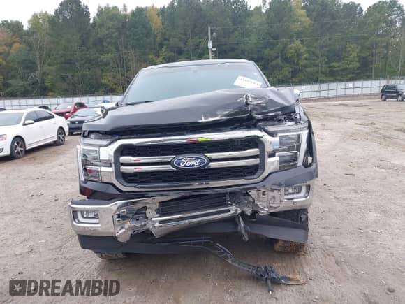 2024 Ford F-150 Lariat z VIN 1FTFW5L52RFA75628, wystawiony jako IAAI lot #43393183 z przebiegiem 15 578 mil mil oraz . Historia ofert i sprzedaży dostępna na DreamBid. Obrazek 12.