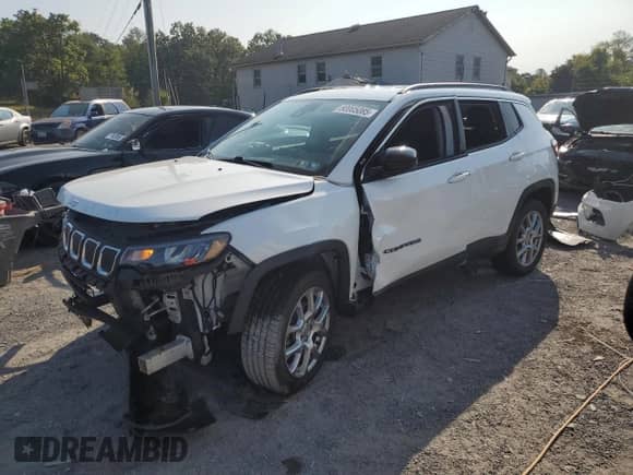 2022 Jeep Compass Latitude Lux с VIN 3C4NJDFBXNT185204, выставлен на аукционе Copart как лот 80005085 с пробегом 62 342 миль миль и Списание • Salvage title. История ставок и продаж доступна на DreamBid. Изображение 1.