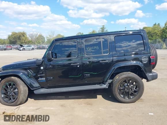 2021 Jeep Wrangler Unlimited Sahara z VIN 1C4JJXP60MW642404, wystawiony jako IAAI lot #43202795 z przebiegiem 38 263 mil mil oraz . Historia ofert i sprzedaży dostępna na DreamBid. Obrazek 14.