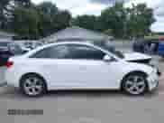 2013 Chevrolet Cruze 2LT z VIN 1G1PE5SB2D7138477, wystawiony jako IAAI lot #43074213 z przebiegiem 231 515 mil mil oraz . Historia ofert i sprzedaży dostępna na DreamBid. Obrazek 14.