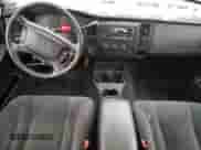 2003 Dodge Dakota Sport с VIN 1D7HG38N33S106425, выставлен на аукционе Copart как лот 89371695 с пробегом 159 449 миль миль и Списание • Salvage title. История ставок и продаж доступна на DreamBid. Изображение 8.