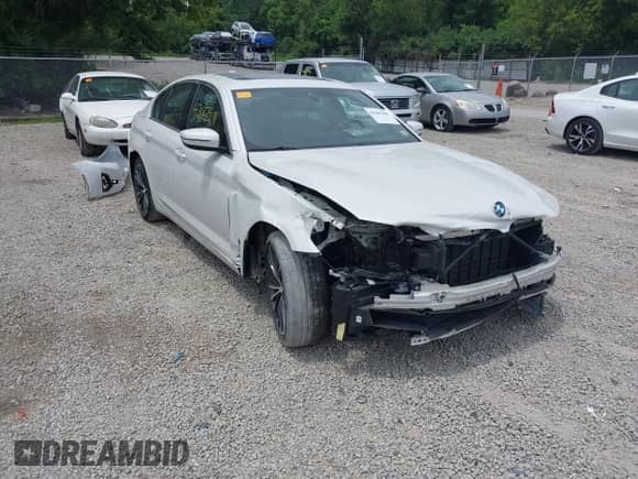 2023 BMW 5 Series 540i z VIN WBA53BJ0XPWY06598, wystawiony jako IAAI lot #42687908 z przebiegiem 36 997 mil mil oraz . Historia ofert i sprzedaży dostępna na DreamBid. Obrazek 1.