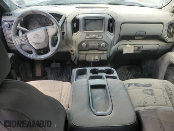2024 Chevrolet Silverado 1500 Custom Trail Boss z VIN 3GCUDCE86RG359836, wystawiony jako Copart lot #54932715 z przebiegiem Nie podano mil oraz Szkoda całkowita • Salvage title. Historia ofert i sprzedaży dostępna na DreamBid. Obrazek 8.