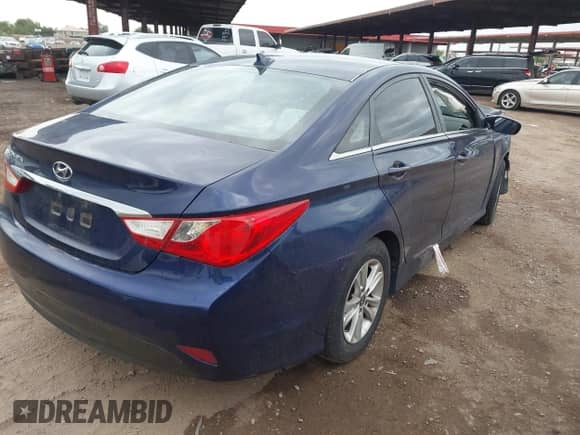 2014 Hyundai Sonata GLS z VIN 5NPEB4AC4EH947892, wystawiony jako IAAI lot #43435856 z przebiegiem Nie podano mil oraz . Historia ofert i sprzedaży dostępna na DreamBid. Obrazek 4.