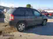 2010 Jeep Compass Sport z VIN 1J4NT1FB8AD671108, wystawiony jako Copart lot #82151454 z przebiegiem 206 413 mil mil oraz Szkoda całkowita • Salvage title. Historia ofert i sprzedaży dostępna na DreamBid. Obrazek 3.