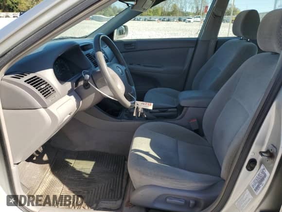 2002 Toyota Camry LE z VIN 4T1BE32K12U109777, wystawiony jako Copart lot #86157775 z przebiegiem 241 982 mil mil oraz Szkoda całkowita • Salvage title. Historia ofert i sprzedaży dostępna na DreamBid. Obrazek 7.