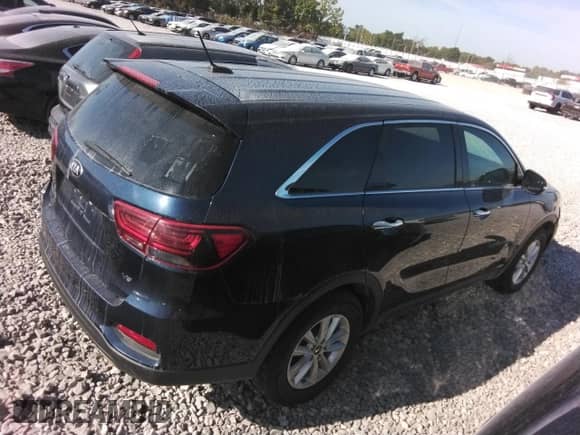 2019 Kia Sorento LX with VIN 5XYPGDA54KG471447, listed as a Copart auction lot 69381045 with 190,271 mi miles and Clean title. Bid and sale history available at DreamBid. Image 3.