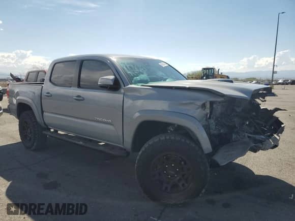 2018 Toyota Tacoma SR z VIN 3TMCZ5AN1JM162230, wystawiony jako Copart lot #81901425 z przebiegiem 56 137 mil mil oraz Szkoda całkowita • Salvage title. Historia ofert i sprzedaży dostępna na DreamBid. Obrazek 4.