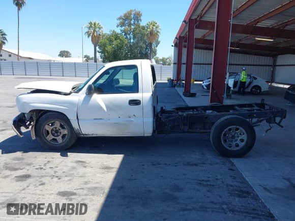2006 Chevrolet Silverado 1500 Work Truck z VIN 3GCEC14X86G197028, wystawiony jako IAAI lot #42933273 z przebiegiem Nie podano mil oraz . Historia ofert i sprzedaży dostępna na DreamBid. Obrazek 14.