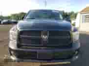 2017 Ram 1500 Tradesman z VIN 1C6RR7FTXHS690581, wystawiony jako Copart lot #71892515 z przebiegiem 169 091 mil mil oraz Czysty tytuł • Clean title. Historia ofert i sprzedaży dostępna na DreamBid. Obrazek 5.