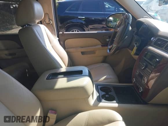 2013 Chevrolet Tahoe LT с VIN 1GNSCBE06DR294310, выставлен на аукционе IAAI как лот 43206896 с пробегом 183 993 миль миль и . История ставок и продаж доступна на DreamBid. Изображение 5.