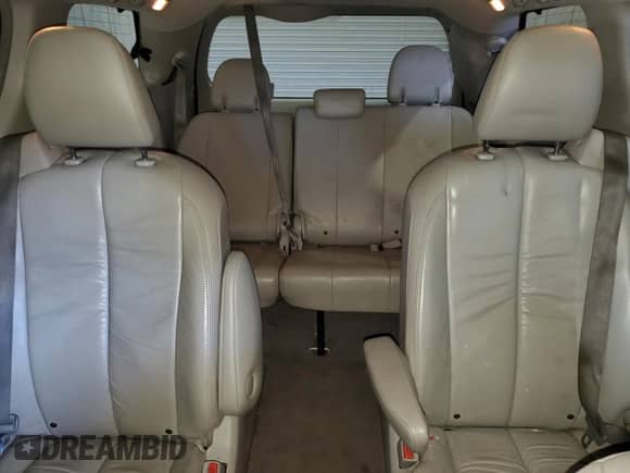 2011 Toyota Sienna XLE with VIN 5TDDK3DC2BS013933, listed as a Copart auction lot 86984825 with 194,951 mi miles and Clean title. Bid and sale history available at DreamBid. Image 10.