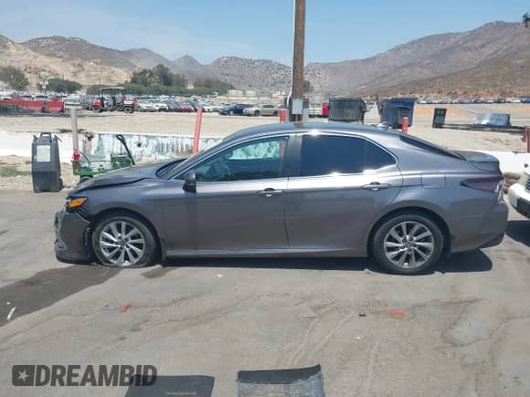 2023 Toyota Camry LE z VIN 4T1C11AK8PU106694, wystawiony jako IAAI lot #42902448 z przebiegiem 100 034 mil mil oraz . Historia ofert i sprzedaży dostępna na DreamBid. Obrazek 14.