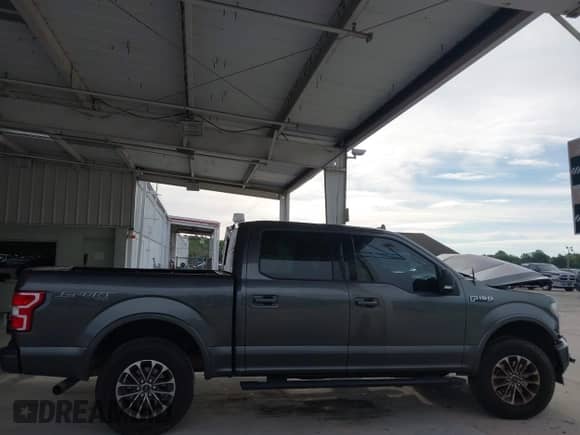 2018 Ford F-150 XL z VIN 1FTEW1EP9JFE66881, wystawiony jako IAAI lot #43241761 z przebiegiem 112 089 mil mil oraz . Historia ofert i sprzedaży dostępna na DreamBid. Obrazek 14.