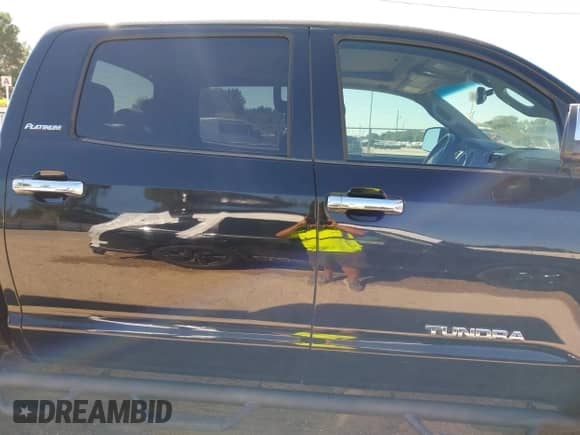2013 Toyota Tundra Limited с VIN 5TFHW5F18DX298812, выставлен на аукционе IAAI как лот 43409834 с пробегом 304 727 миль миль и . История ставок и продаж доступна на DreamBid. Изображение 13.