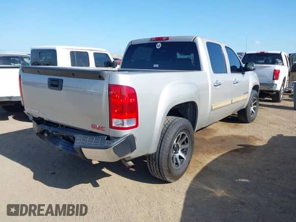 2007 GMC Sierra 1500 SLE1 z VIN 3GTEC13C47G522872, wystawiony jako IAAI lot #42220702 z przebiegiem 109 543 mil mil oraz . Historia ofert i sprzedaży dostępna na DreamBid. Obrazek 4.