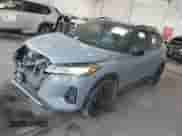 2023 Nissan Kicks SR с VIN 3N1CP5DV7PL517954, выставлен на аукционе IAAI как лот 42684275 с пробегом 59 502 миль миль и . История ставок и продаж доступна на DreamBid. Изображение 17.