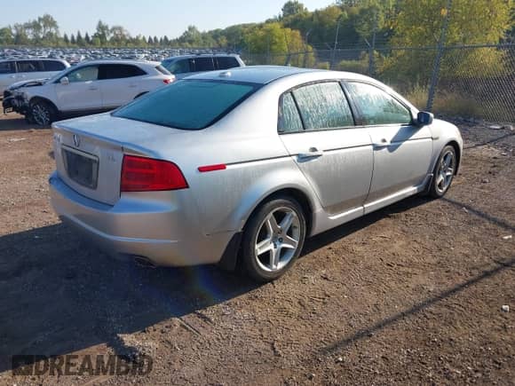2006 Acura TL z VIN 19UUA66226A063180, wystawiony jako IAAI lot #43242482 z przebiegiem 171 720 mil mil oraz . Historia ofert i sprzedaży dostępna na DreamBid. Obrazek 4.