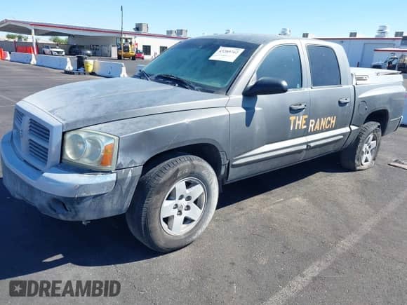 2005 Dodge Dakota SLT z VIN 1D7HE48N75S275748, wystawiony jako IAAI lot #43289762 z przebiegiem 78 744 mil mil oraz . Historia ofert i sprzedaży dostępna na DreamBid. Obrazek 12.