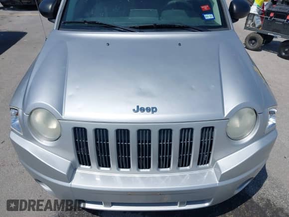 2008 Jeep Compass Sport с VIN 1J8FT47048D767281, выставлен на аукционе IAAI как лот 42010343 с пробегом 164 734 миль миль и . История ставок и продаж доступна на DreamBid. Изображение 6.