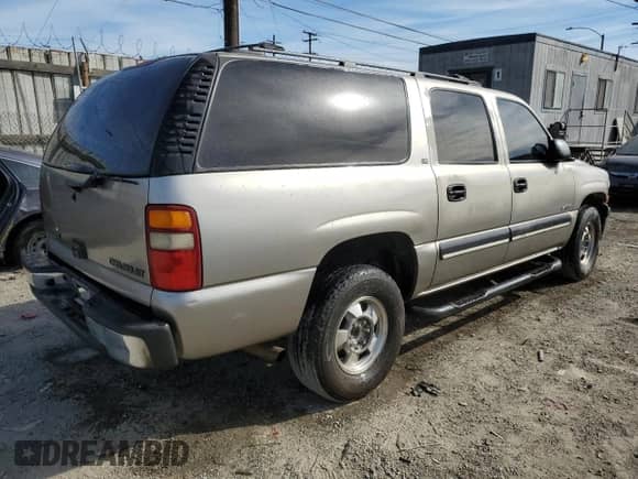 2001 Chevrolet Suburban LT с VIN 3GNEC16T71G125313, выставлен на аукционе Copart как лот 42569695 с пробегом 317 922 миль миль и Списание • Salvage title. История ставок и продаж доступна на DreamBid. Изображение 3.