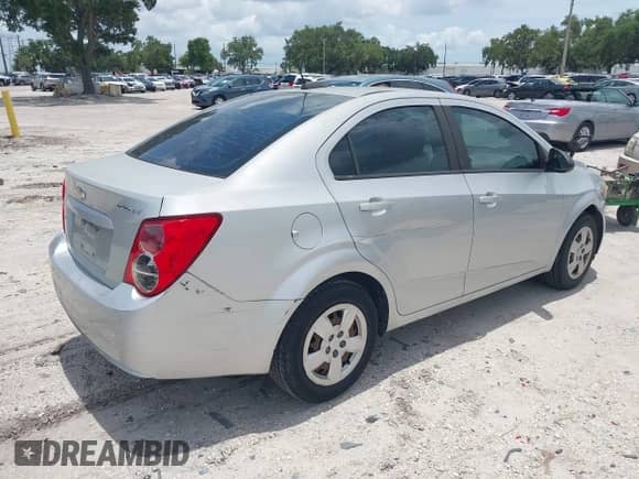 2015 Chevrolet Sonic LS с VIN 1G1JA5SH6F4135947, выставлен на аукционе IAAI как лот 42541162 с пробегом 153 597 миль миль и . История ставок и продаж доступна на DreamBid. Изображение 4.