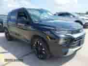 2023 Chevrolet TrailBlazer LT с VIN KL79MPS27PB081108, выставлен на аукционе IAAI как лот 42415511 с пробегом 19 758 миль миль и . История ставок и продаж доступна на DreamBid. Изображение 1.