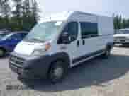 2015 Ram ProMaster Cargo z VIN 3C6URVHG1FE514209, wystawiony jako IAAI lot #42478186 z przebiegiem 64 998 mil mil oraz . Historia ofert i sprzedaży dostępna na DreamBid. Obrazek 2.