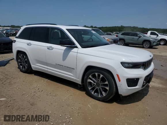 2023 Jeep Grand Cherokee Overland z VIN 1C4RJHDG2PC579835, wystawiony jako Copart lot #57236365 z przebiegiem 7 153 mil mil oraz Szkoda całkowita • Salvage title. Historia ofert i sprzedaży dostępna na DreamBid. Obrazek 4.