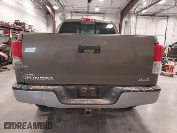 2011 Toyota Tundra с VIN 5TFUY5F16BX171501, выставлен на аукционе IAAI как лот 42282175 с пробегом 281 311 миль миль и . История ставок и продаж доступна на DreamBid. Изображение 16.