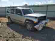 2007 Jeep Commander Sport с VIN 1J8HG48K57C646986, выставлен на аукционе Copart как лот 70131555 с пробегом 238 593 миль миль и Списание • Salvage title. История ставок и продаж доступна на DreamBid. Изображение 4.