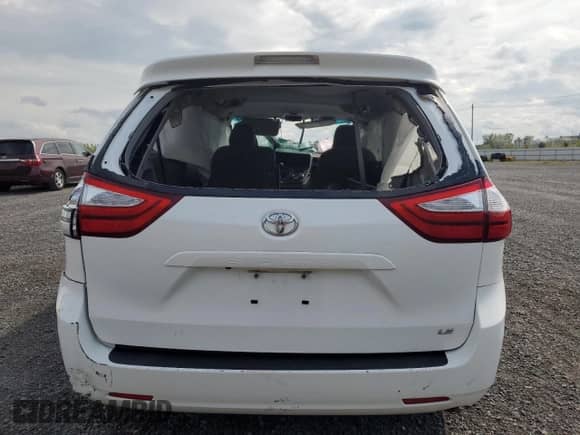 2017 Toyota Sienna LE Auto Access Seat z VIN 5TDKZ3DC7HS817169, wystawiony jako Copart lot #68869085 z przebiegiem Nie podano mil oraz Nie do naprawy • Non repairable. Historia ofert i sprzedaży dostępna na DreamBid. Obrazek 6.