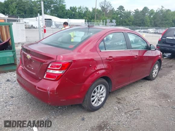 2018 Chevrolet Sonic LT с VIN 1G1JD5SHXJ4109061, выставлен на аукционе IAAI как лот 42780841 с пробегом 75 753 миль миль и . История ставок и продаж доступна на DreamBid. Изображение 4.