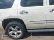 2011 Chevrolet Tahoe LTZ с VIN 1GNSCCE07BR383452, выставлен на аукционе IAAI как лот 43137193 с пробегом 219 990 миль миль и . История ставок и продаж доступна на DreamBid. Изображение 6.