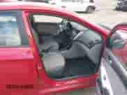 2012 Hyundai Accent GLS z VIN KMHCT4AE1CU060495, wystawiony jako IAAI lot #43526273 z przebiegiem 172 078 mil mil oraz . Historia ofert i sprzedaży dostępna na DreamBid. Obrazek 5.