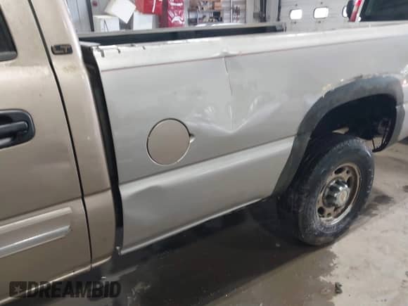 2004 Chevrolet Silverado 2500HD LS с VIN 1GCHK23174F168833, выставлен на аукционе IAAI как лот 41404504 с пробегом 182 815 миль миль и . История ставок и продаж доступна на DreamBid. Изображение 19.