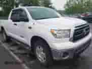 2011 Toyota Tundra с VIN 5TFUY5F18BX180586, выставлен на аукционе IAAI как лот 42495251 с пробегом 102 463 миль миль и . История ставок и продаж доступна на DreamBid. Изображение 1.