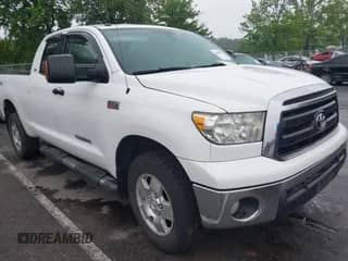2011 Toyota Tundra с VIN 5TFUY5F18BX180586, выставлен на аукционе IAAI как лот 42495251 с пробегом 102 463 миль миль и . История ставок и продаж доступна на DreamBid. Изображение 1.