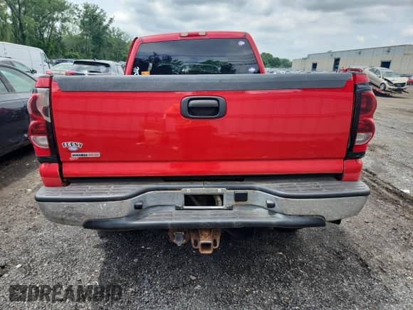 2007 Chevrolet Silverado 2500HD LT3 z VIN 1GCHK23D57F158817, wystawiony jako Copart lot #63444445 z przebiegiem Nie podano mil oraz Szkoda całkowita • Salvage title. Historia ofert i sprzedaży dostępna na DreamBid. Obrazek 6.