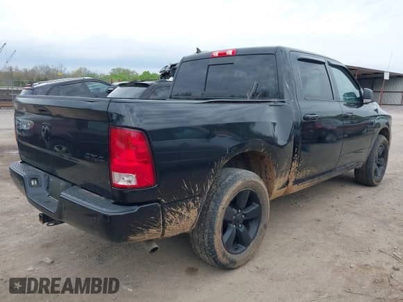 2018 Ram 1500 Big Horn z VIN 1C6RR7LG7JS255577, wystawiony jako IAAI lot #41931201 z przebiegiem 95 671 mil mil oraz . Historia ofert i sprzedaży dostępna na DreamBid. Obrazek 4.