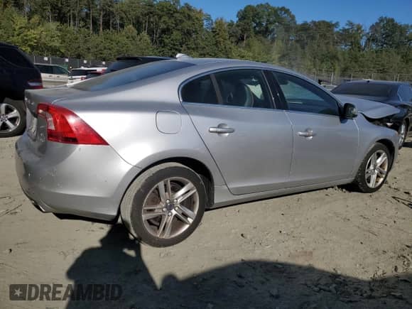 2015 Volvo S60 T5 Platinum с VIN YV1612TM8F1357277, выставлен на аукционе Copart как лот 74011524 с пробегом 142 092 миль миль и На запчасти • Non repairable. История ставок и продаж доступна на DreamBid. Изображение 3.