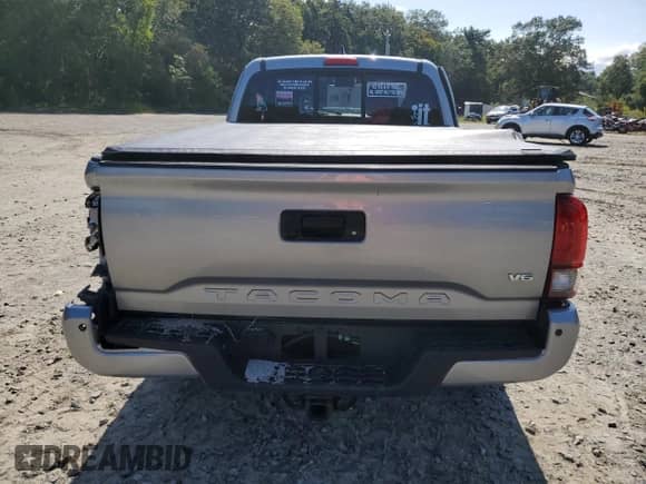 2019 Toyota Tacoma SR5 z VIN 5TFSZ5AN7KX184658, wystawiony jako Copart lot #71963065 z przebiegiem 32 476 mil mil oraz Szkoda całkowita • Salvage title. Historia ofert i sprzedaży dostępna na DreamBid. Obrazek 6.