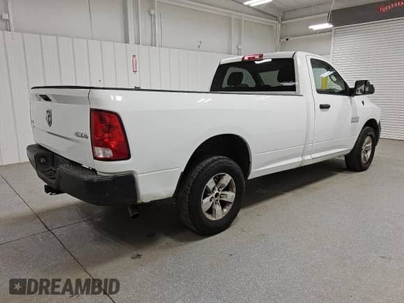 2017 Ram 1500 Tradesman z VIN 3C6JR7DG4HG711175, wystawiony jako Copart lot #50084015 z przebiegiem 152 668 mil mil oraz Czysty tytuł • Clean title. Historia ofert i sprzedaży dostępna na DreamBid. Obrazek 3.